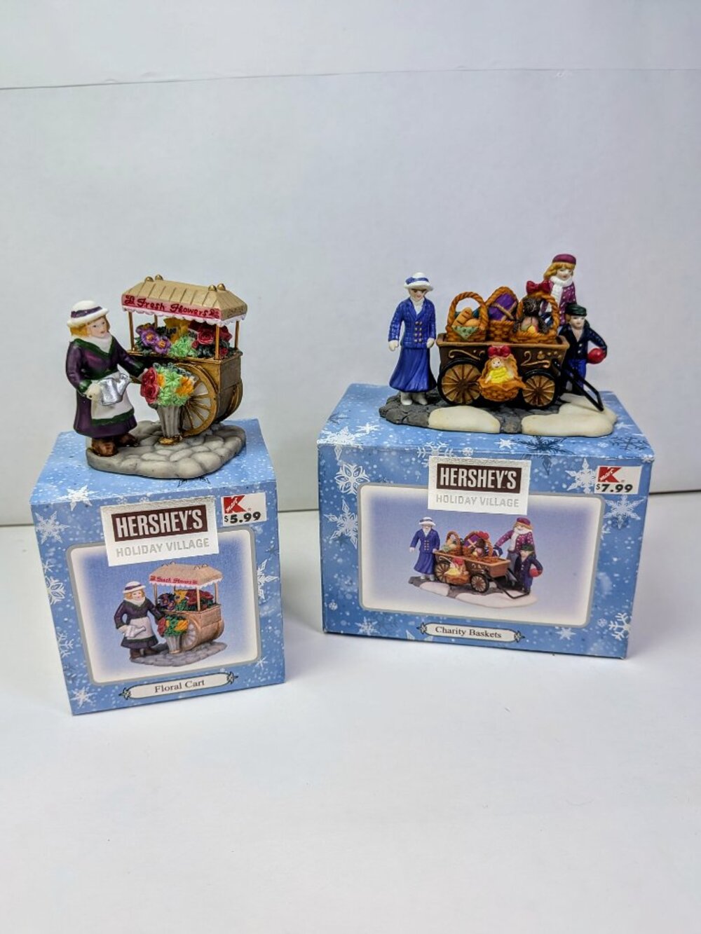 2001 Hershey’s Holiday Village (2) Figures Floral Cart & Charity Baskets Kmart